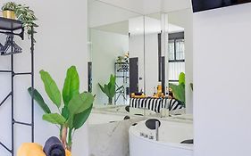 The Juanita Reina'S Jacuzzi Apartment